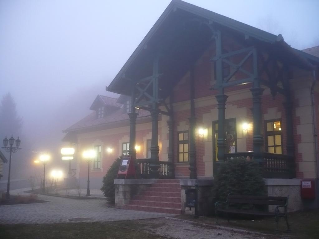 St. Hubertus Étterem és Panzió Parádsasvár Exterior foto