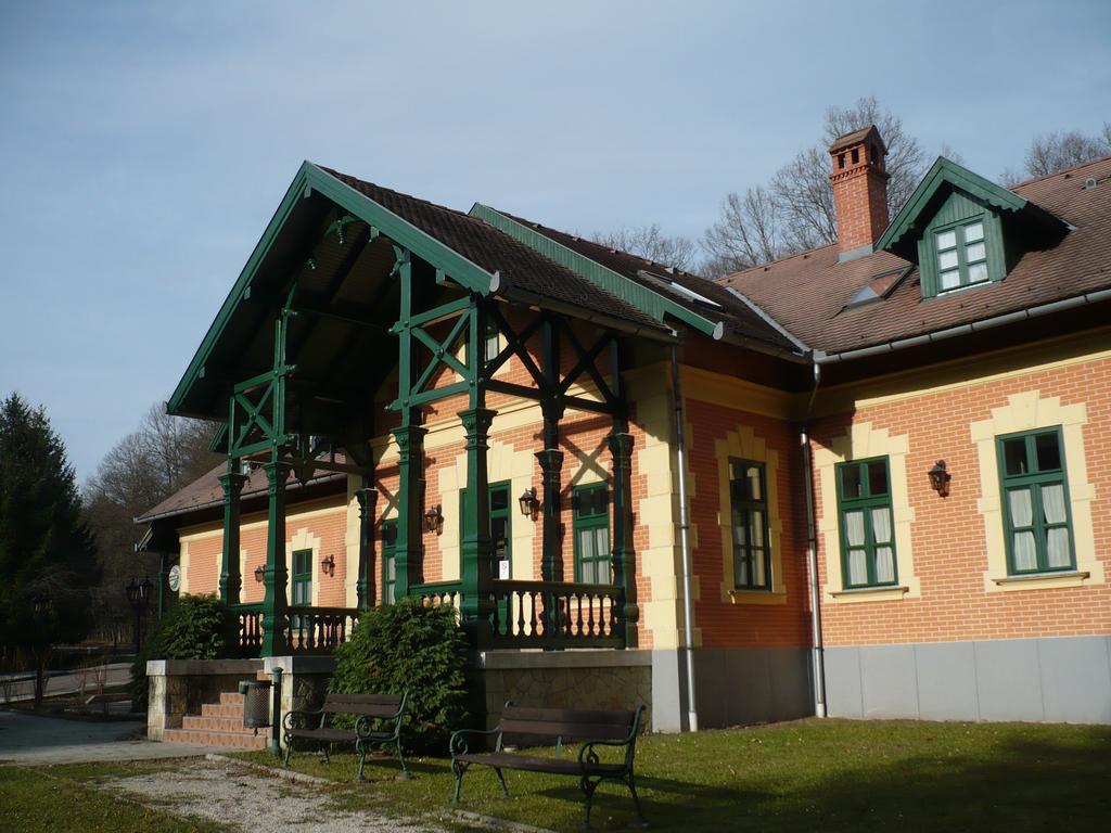 St. Hubertus Étterem és Panzió Parádsasvár Exterior foto