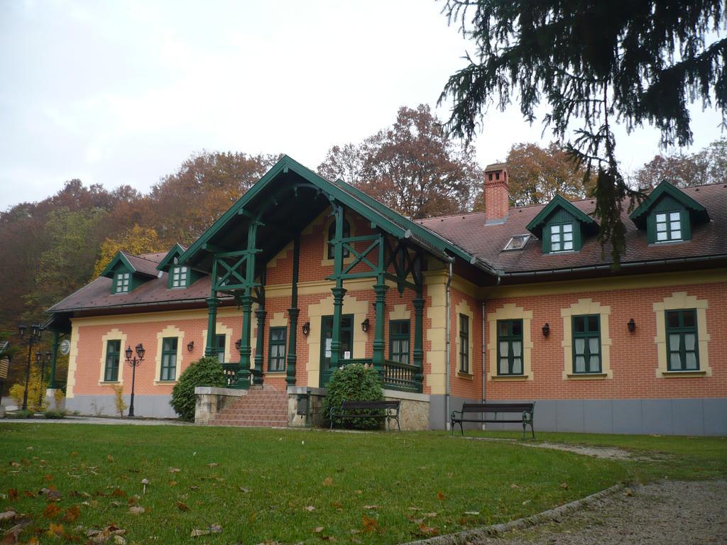 St. Hubertus Étterem és Panzió Parádsasvár Exterior foto