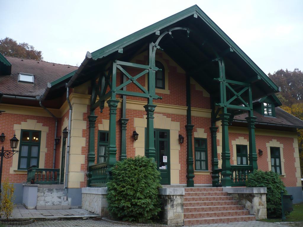 St. Hubertus Étterem és Panzió Parádsasvár Exterior foto