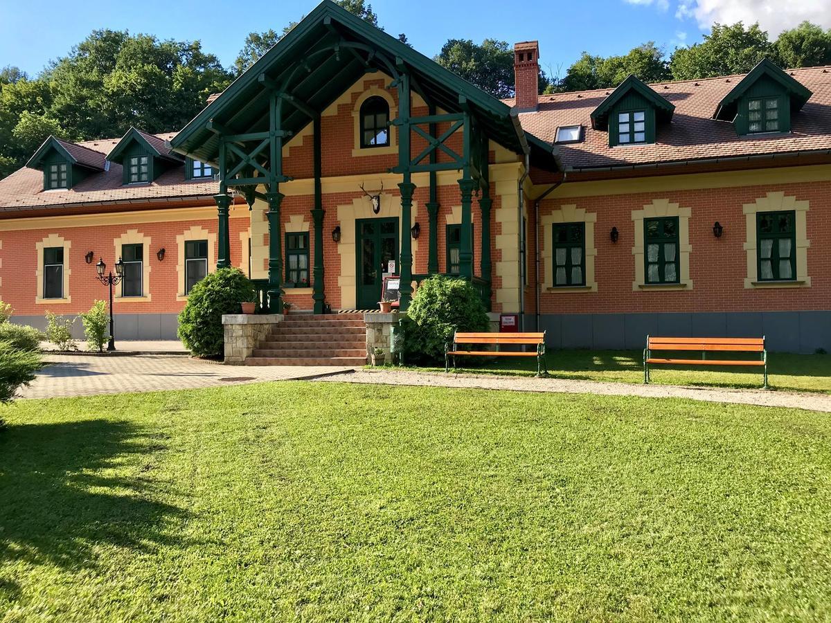 St. Hubertus Étterem és Panzió Parádsasvár Exterior foto